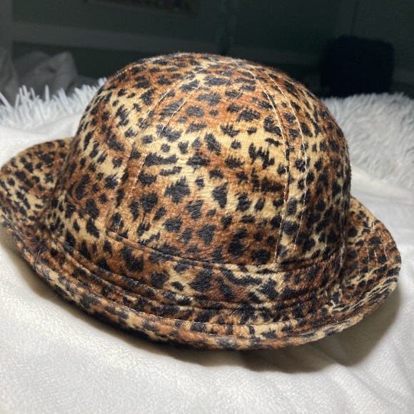 Kids Rinco Leopard Bucket Hat (ages 5+). - Picture 8 of 11